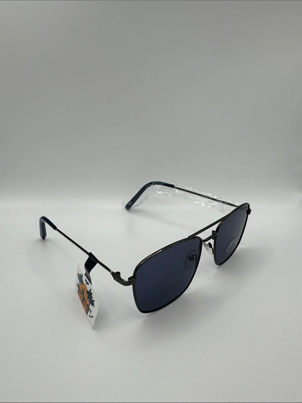 Classic Black Metal Frame Sunglasses with Dark Blue Lenses
